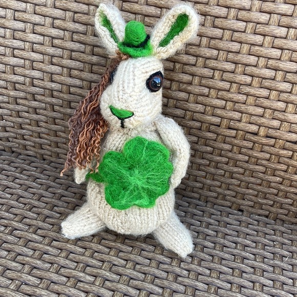Hand crafted knit and needle felted Lucky charm shamrock bunny - Picture 5 of 14